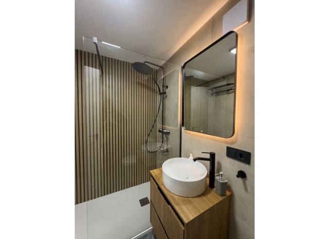 2 bedroom Beach Apartment for sale in Torrevieja - € 199,900 (Ref: 9609570)