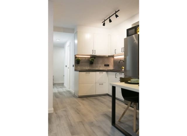 2 bedroom Beach Apartment for sale in Torrevieja - € 199,900 (Ref: 9609570)