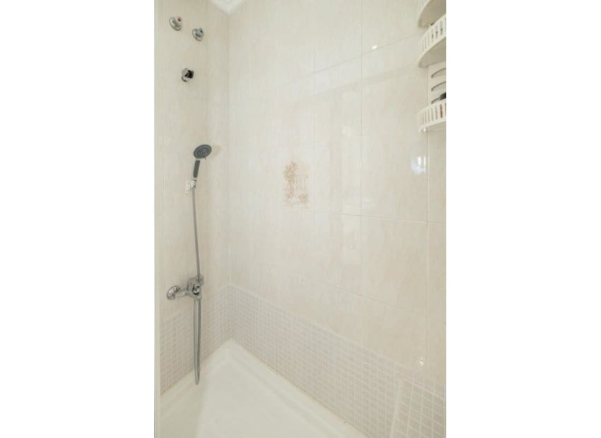 2 sovrum Lägenhet till salu i Torrevieja med pool - 139 900 € (Ref: 9609571)