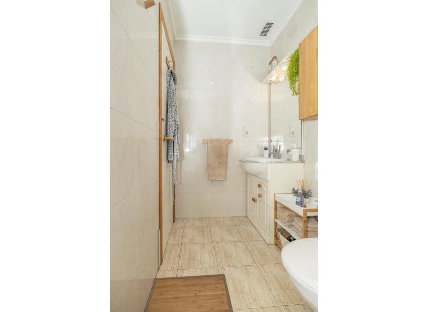 2 sovrum Lägenhet till salu i Torrevieja med pool - 139 900 € (Ref: 9609571)