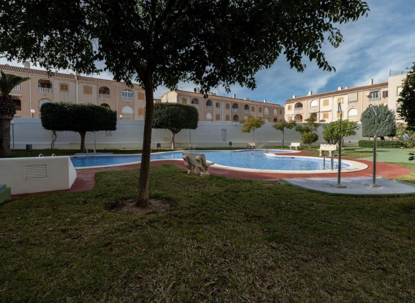 2 sovrum Lägenhet till salu i Torrevieja med pool - 139 900 € (Ref: 9609571)