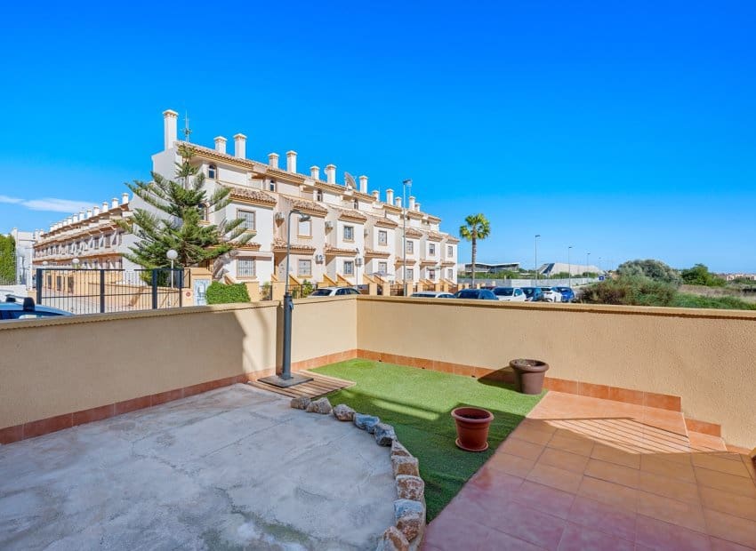 3 soverom Hus til salgs i Orihuela Costa med svømmebasseng - € 289 000 (Ref: 9609575)