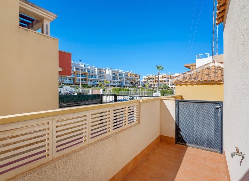 3 soverom Hus til salgs i Orihuela Costa med svømmebasseng - € 289 000 (Ref: 9609575)