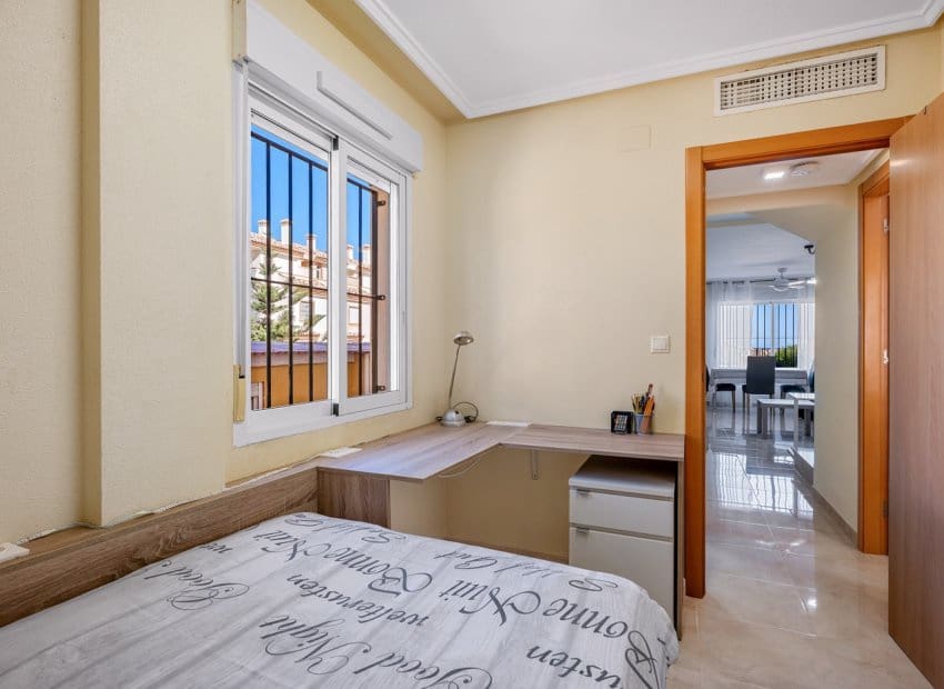 3 soverom Hus til salgs i Orihuela Costa med svømmebasseng - € 289 000 (Ref: 9609575)