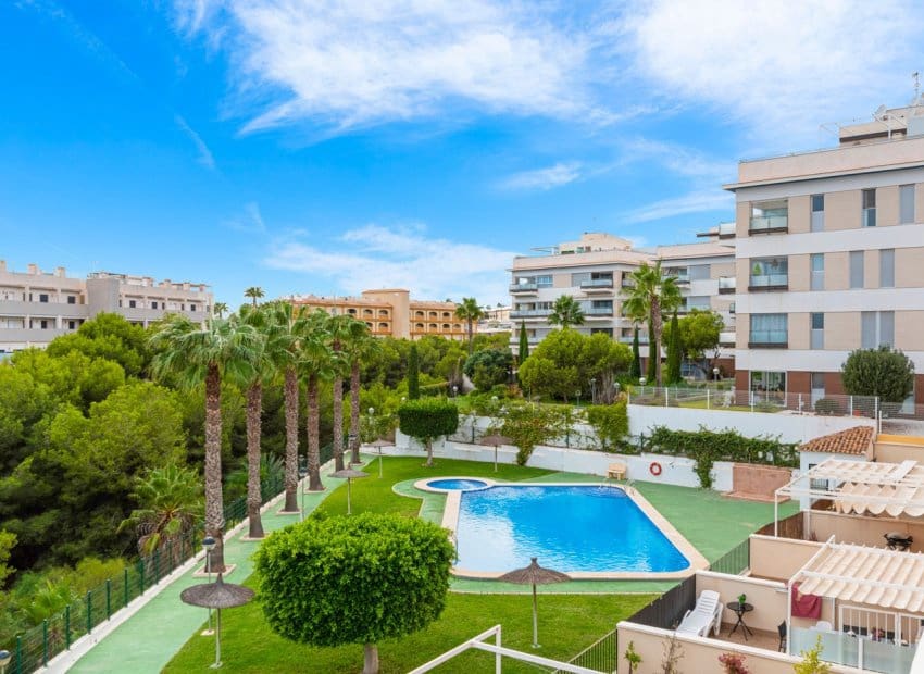 3 soverom Hus til salgs i Orihuela Costa med svømmebasseng - € 289 000 (Ref: 9609575)
