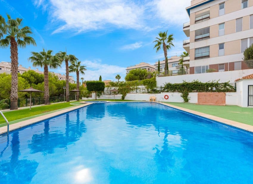 3 soverom Hus til salgs i Orihuela Costa med svømmebasseng - € 289 000 (Ref: 9609575)