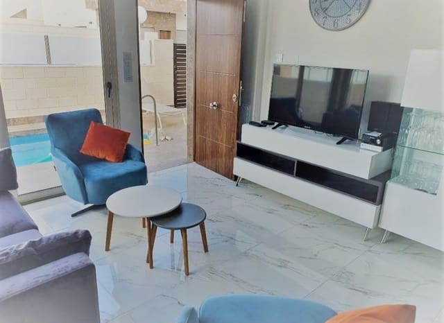 Chalet de 5 habitaciones en Villamartin, Orihuela en venta con piscina - 380.000 € (Ref: 9609576)