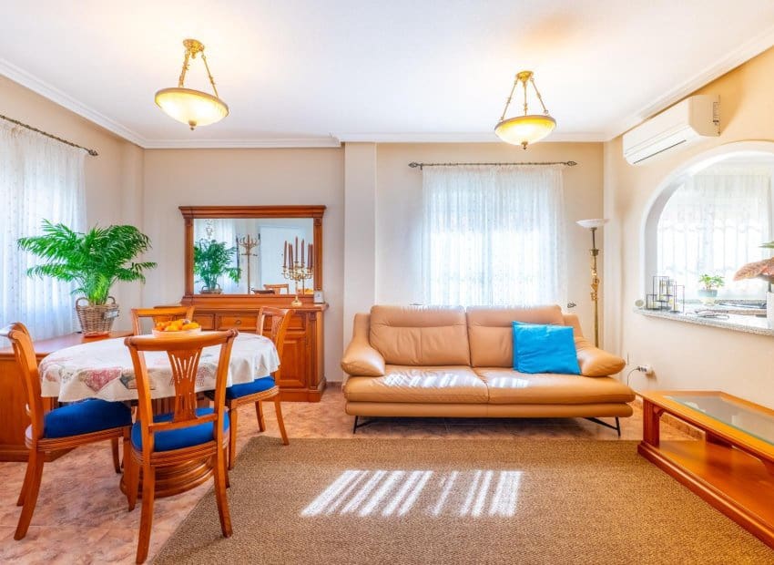 2 chambre Villa/Maison Mitoyenne à vendre à Orihuela Costa avec piscine - 258 500 € (Ref: 9613080)