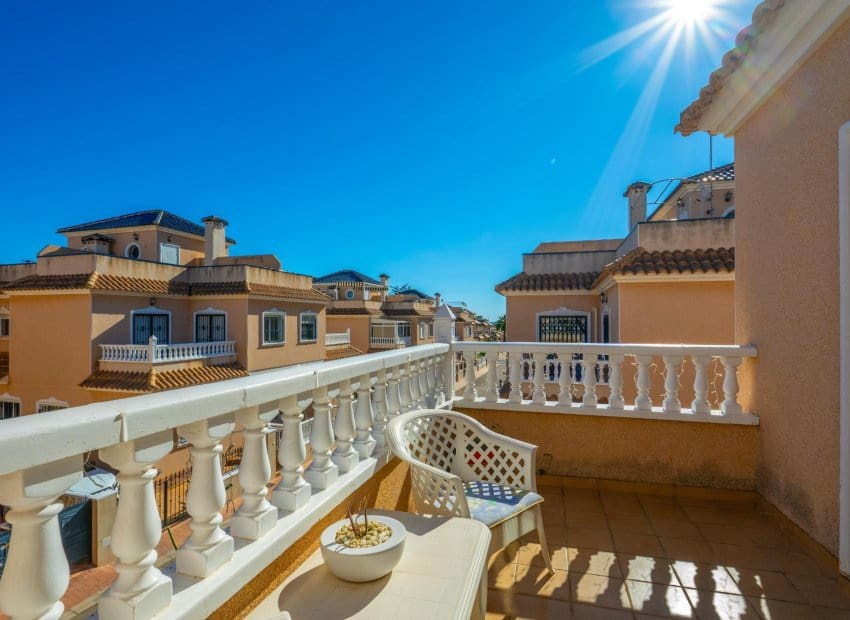 2 chambre Villa/Maison Mitoyenne à vendre à Orihuela Costa avec piscine - 258 500 € (Ref: 9613080)