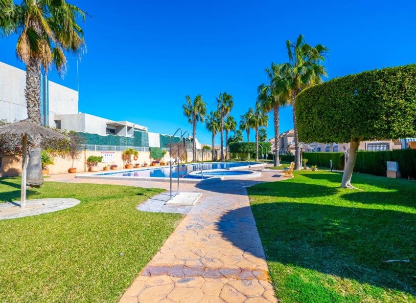 2 chambre Villa/Maison Mitoyenne à vendre à Orihuela Costa avec piscine - 258 500 € (Ref: 9613080)