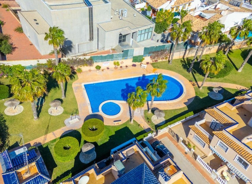 2 chambre Villa/Maison Mitoyenne à vendre à Orihuela Costa avec piscine - 258 500 € (Ref: 9613080)