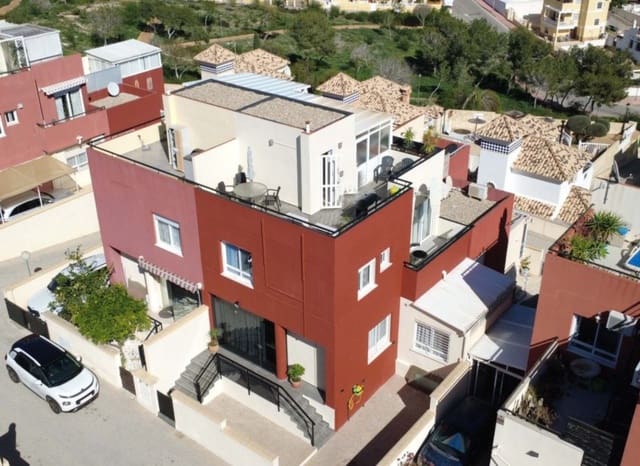 3 soveværelse Byhus til salg i Blue Lagoon med swimmingpool - € 288.000 (Ref: 9617128)