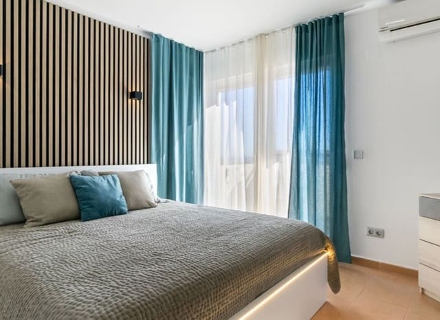 3 soveværelse Byhus til salg i Blue Lagoon med swimmingpool - € 288.000 (Ref: 9617128)