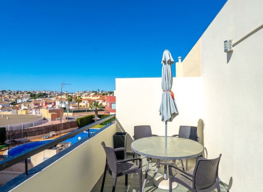 3 soveværelse Byhus til salg i Orihuela Costa med swimmingpool - € 288.000 (Ref: 9617128)