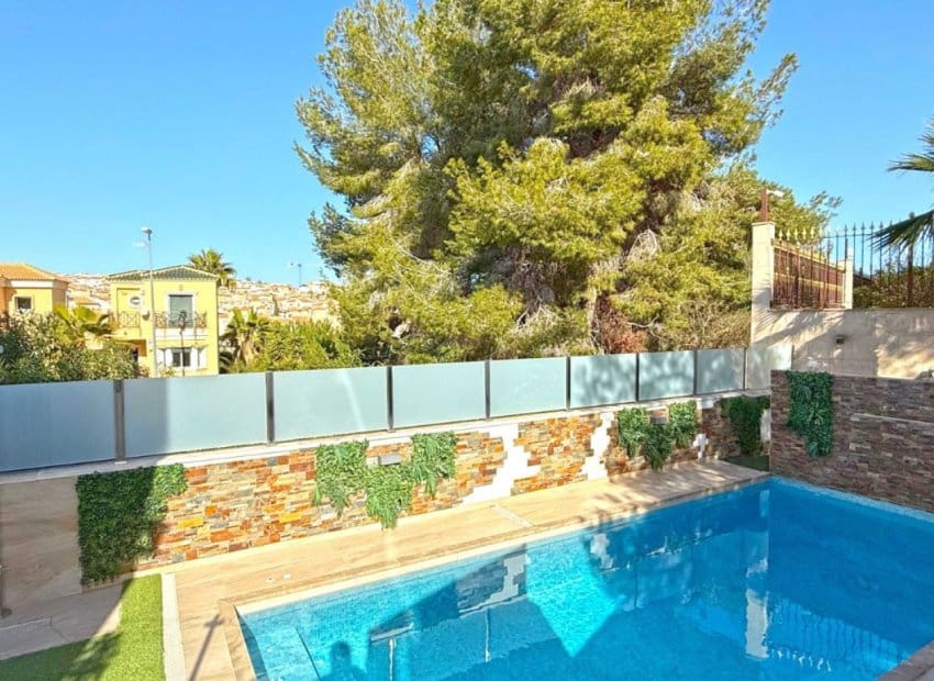 3 bedroom Villa for sale in Orihuela Costa with pool - € 475,000 (Ref: 9617129)