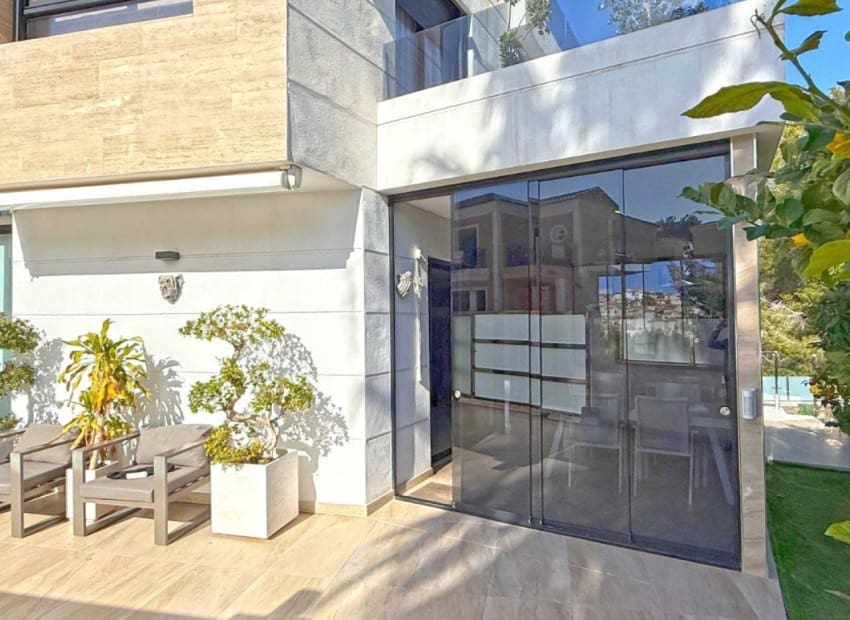 3 bedroom Villa for sale in Orihuela Costa with pool - € 475,000 (Ref: 9617129)