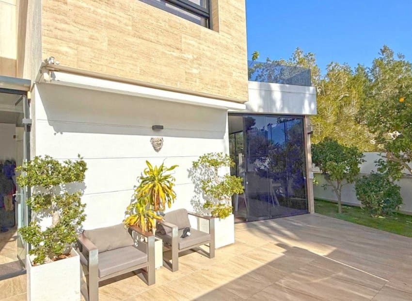 3 bedroom Villa for sale in Orihuela Costa with pool - € 475,000 (Ref: 9617129)