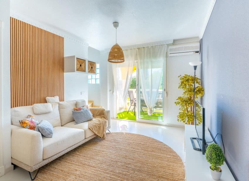 2 bedroom Terraced Villa for sale in Algorfa with pool - € 155,000 (Ref: 9617130)