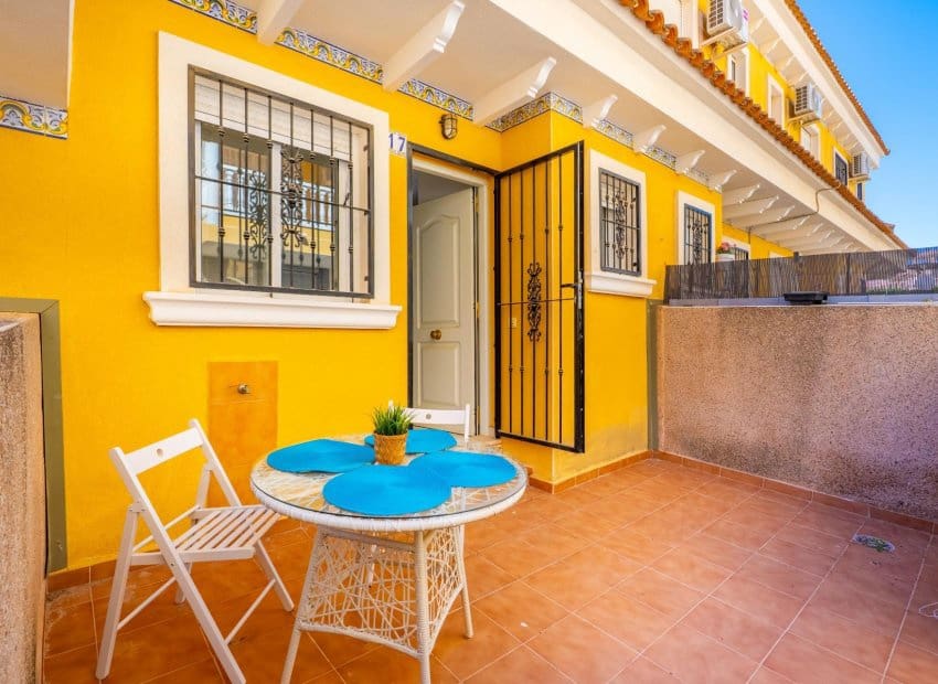 2 bedroom Terraced Villa for sale in Algorfa with pool - € 155,000 (Ref: 9617130)