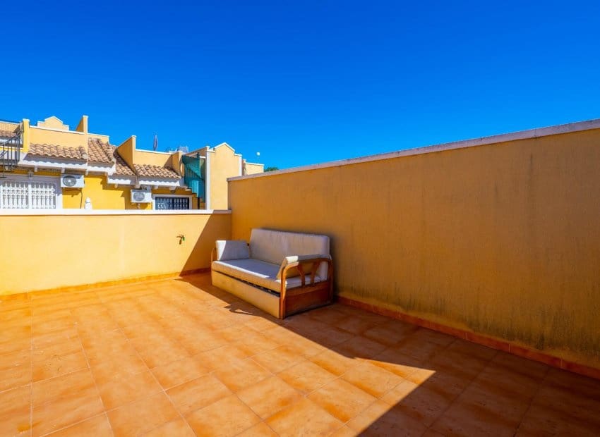 2 bedroom Terraced Villa for sale in Algorfa with pool - € 155,000 (Ref: 9617130)