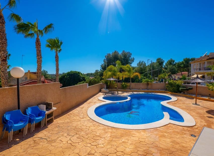 2 bedroom Terraced Villa for sale in Algorfa with pool - € 155,000 (Ref: 9617130)