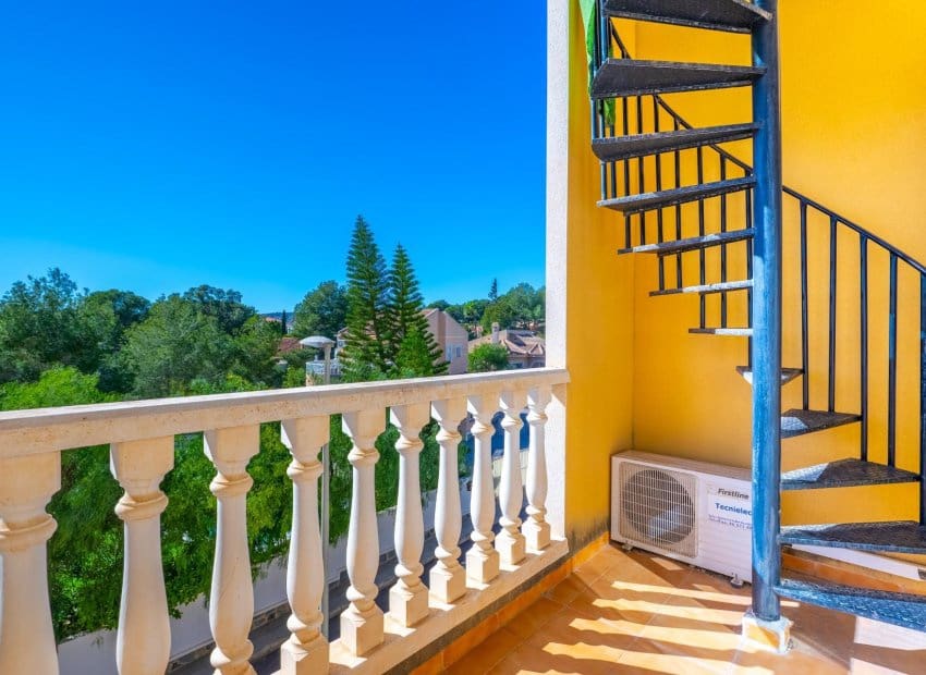 2 bedroom Terraced Villa for sale in Algorfa with pool - € 155,000 (Ref: 9617130)