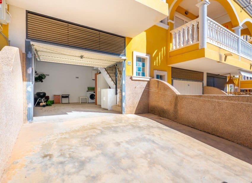 2 bedroom Terraced Villa for sale in Algorfa with pool - € 155,000 (Ref: 9617130)