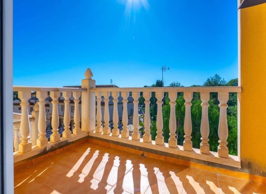 2 bedroom Terraced Villa for sale in Algorfa with pool - € 155,000 (Ref: 9617130)