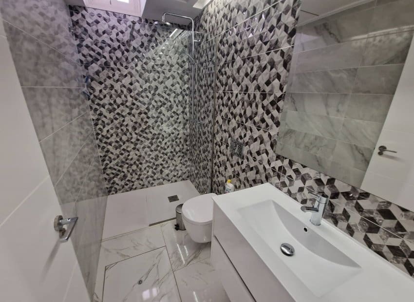 5 makuuhuone Huvila myytävänä paikassa Villamartin mukana uima-altaan - 380 000 € (Ref: 9617132)