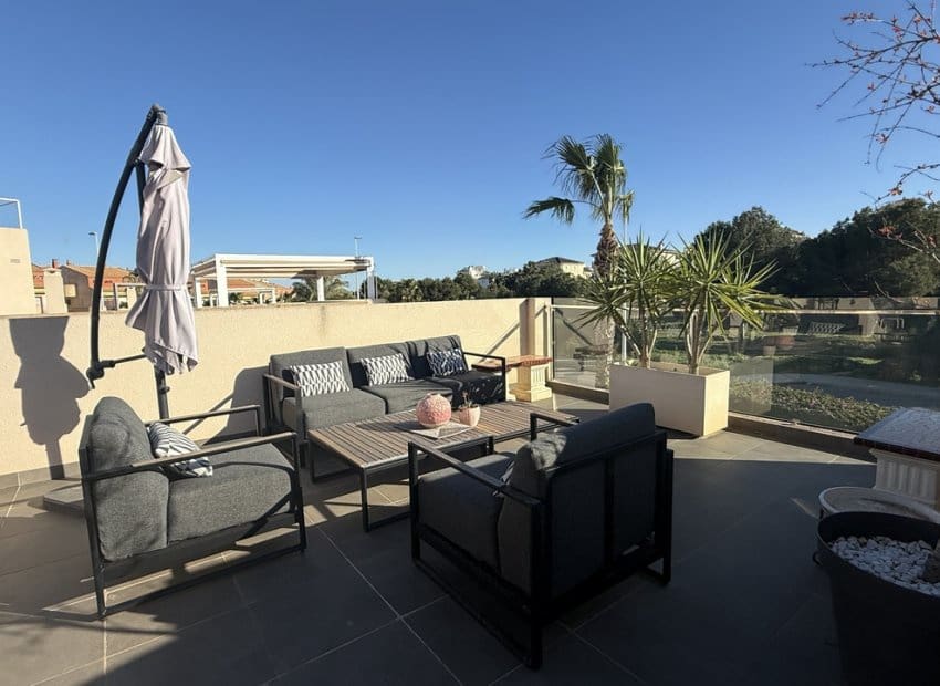 3 sovrum Villa till salu i La Zenia med pool - 499 999 € (Ref: 9617133)