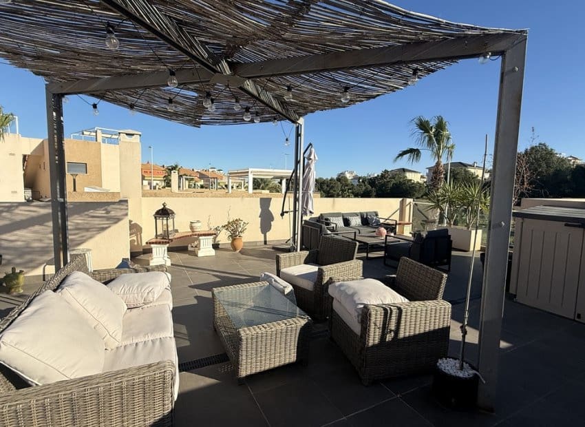 3 sovrum Villa till salu i La Zenia med pool - 499 999 € (Ref: 9617133)