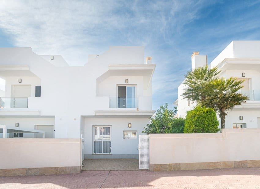 3 bedroom Semi-detached Villa for sale in Ciudad Quesada with pool - € 405,000 (Ref: 9617134)