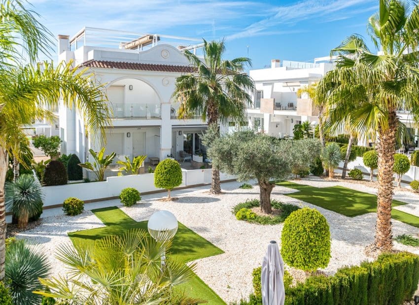 3 bedroom Semi-detached Villa for sale in Ciudad Quesada with pool - € 405,000 (Ref: 9617134)