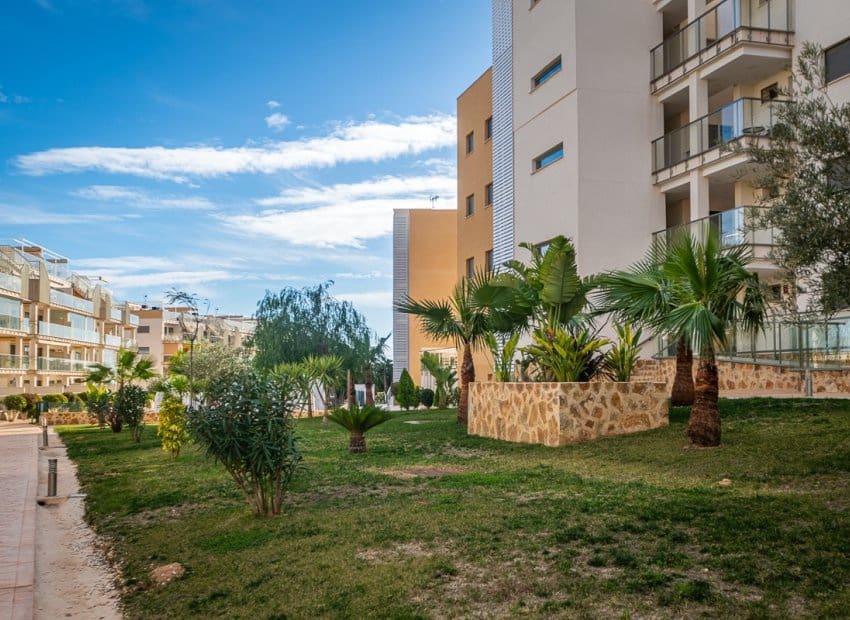 3 soveværelse Lejlighed til salg i Orihuela Costa med swimmingpool - € 360.000 (Ref: 9617136)