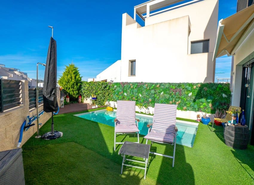 2 soveværelse Villa til salg i Benijofar med swimmingpool - € 349.000 (Ref: 9617137)