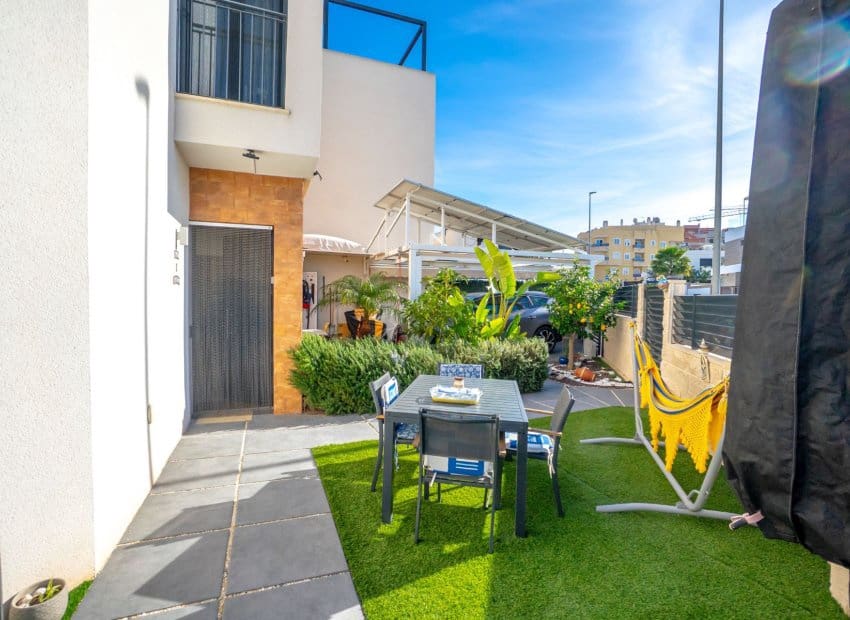 2 soveværelse Villa til salg i Benijofar med swimmingpool - € 349.000 (Ref: 9617137)