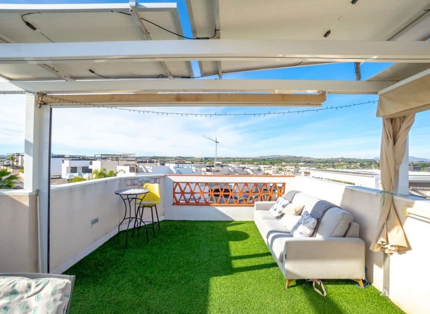 2 soveværelse Villa til salg i Benijofar med swimmingpool - € 349.000 (Ref: 9617137)