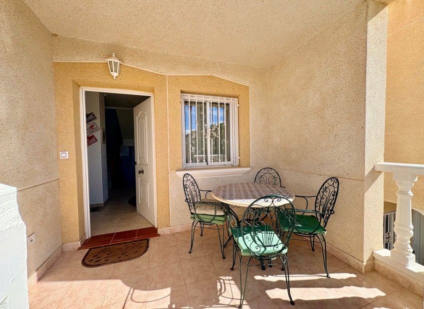 2 soverom Rekkehus til salgs i Filipinas med svømmebasseng - € 245 000 (Ref: 9623235)