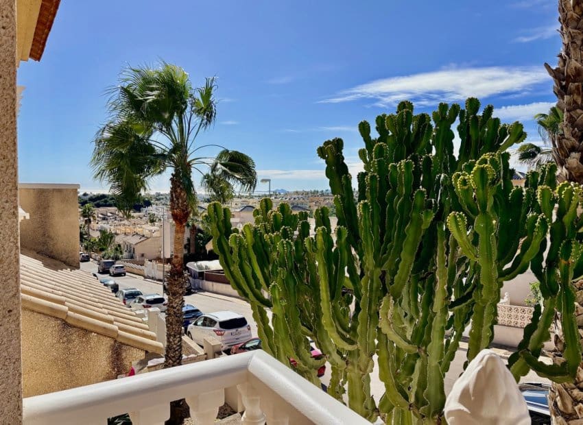 2 soverom Rekkehus til salgs i Filipinas med svømmebasseng - € 245 000 (Ref: 9623235)