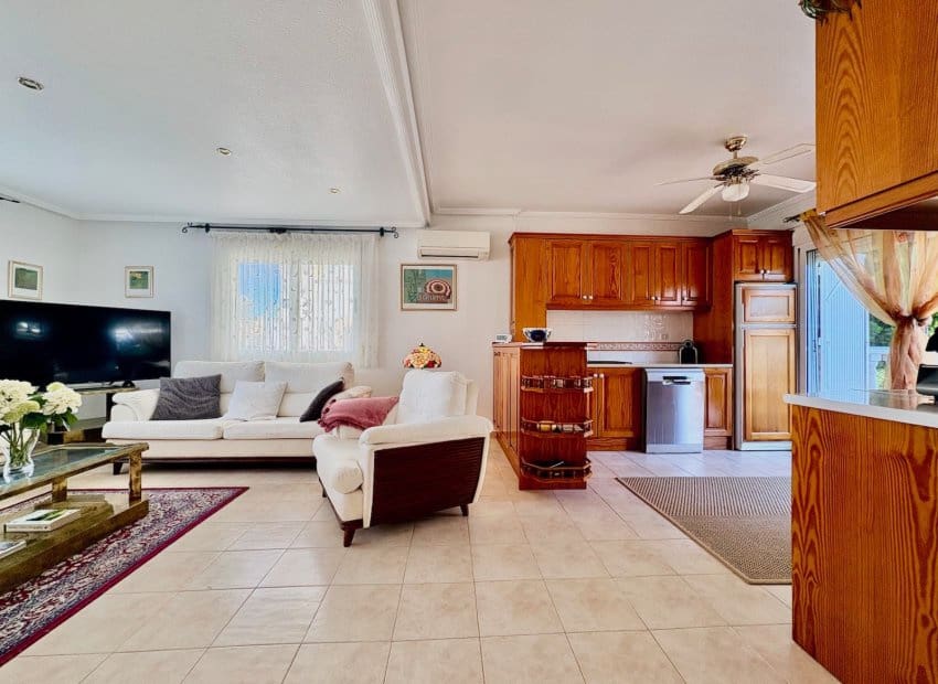 2 soverom Rekkehus til salgs i Filipinas med svømmebasseng - € 245 000 (Ref: 9623235)