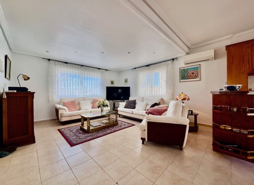 2 soverom Rekkehus til salgs i Filipinas med svømmebasseng - € 245 000 (Ref: 9623235)