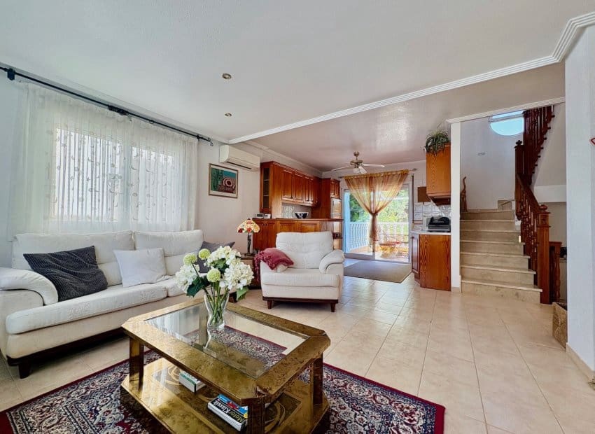 2 soverom Rekkehus til salgs i Filipinas med svømmebasseng - € 245 000 (Ref: 9623235)