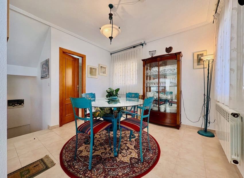 2 soverom Rekkehus til salgs i Filipinas med svømmebasseng - € 245 000 (Ref: 9623235)