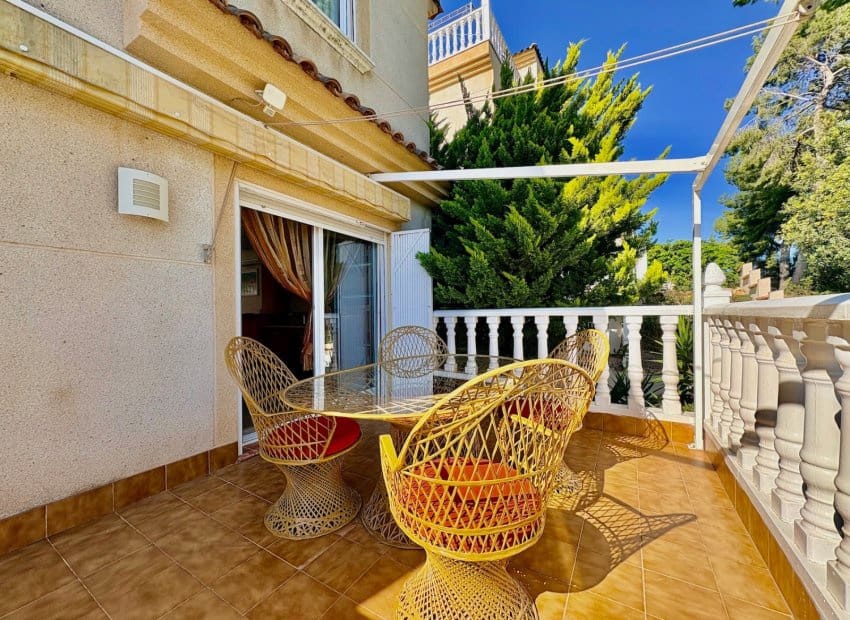 2 soverom Rekkehus til salgs i Filipinas med svømmebasseng - € 245 000 (Ref: 9623235)