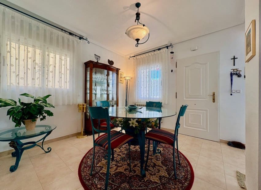 2 soverom Rekkehus til salgs i Filipinas med svømmebasseng - € 245 000 (Ref: 9623235)