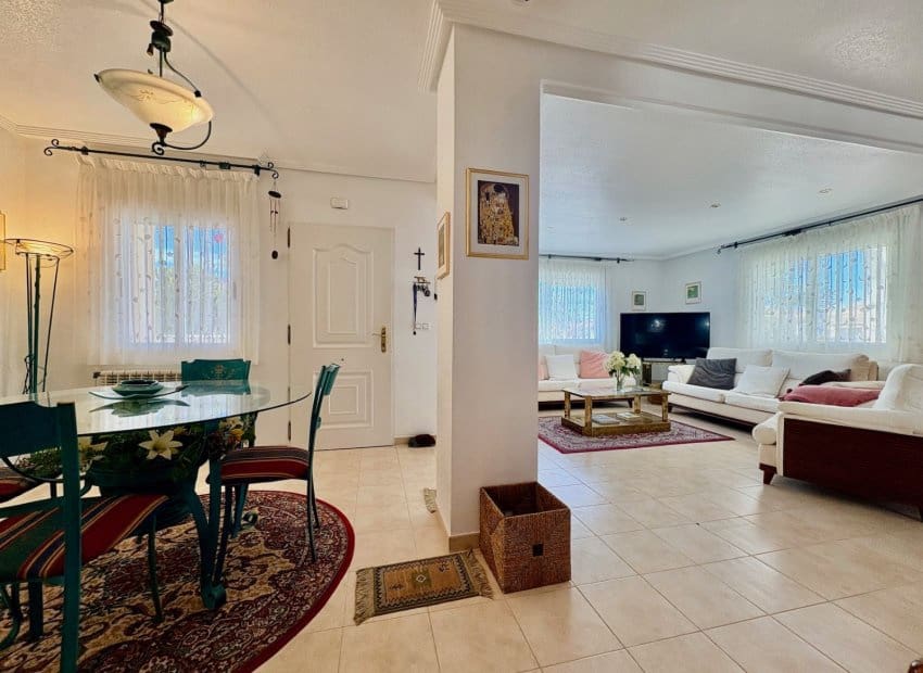 2 soverom Rekkehus til salgs i Filipinas med svømmebasseng - € 245 000 (Ref: 9623235)