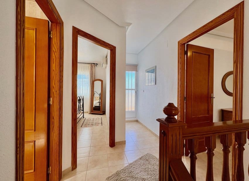 2 soverom Rekkehus til salgs i Filipinas med svømmebasseng - € 245 000 (Ref: 9623235)