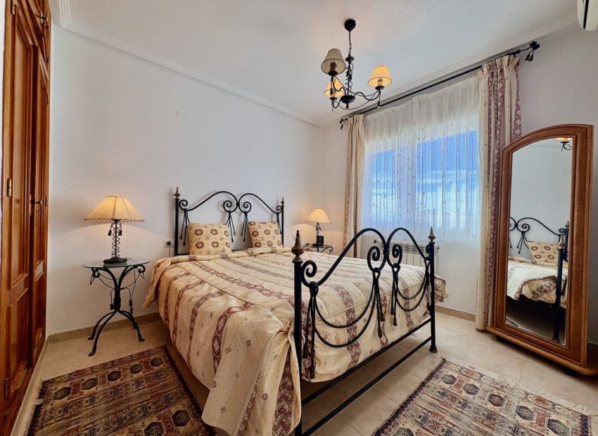 2 soverom Rekkehus til salgs i Filipinas med svømmebasseng - € 245 000 (Ref: 9623235)