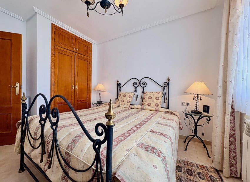 2 soverom Rekkehus til salgs i Filipinas med svømmebasseng - € 245 000 (Ref: 9623235)