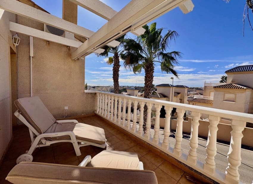 2 soverom Rekkehus til salgs i Filipinas med svømmebasseng - € 245 000 (Ref: 9623235)